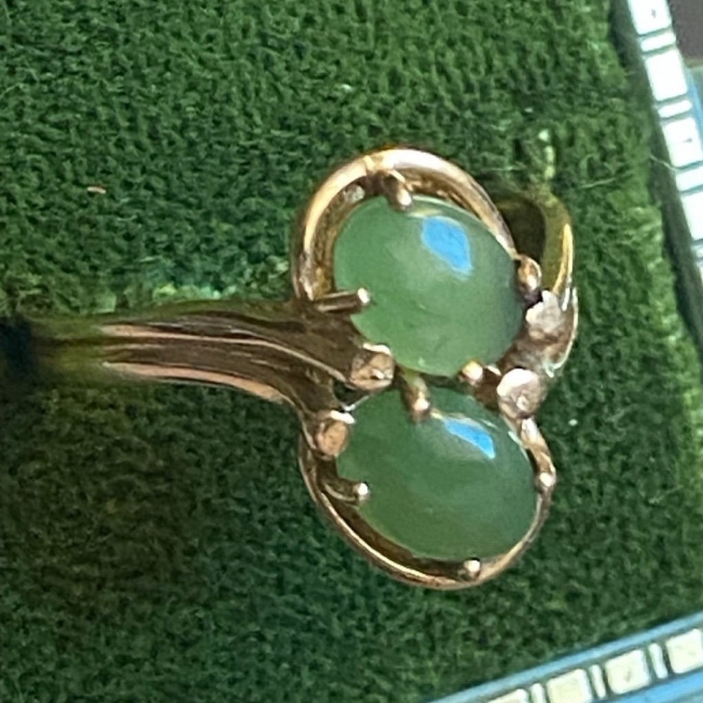Vintage 10K Solid Yellow Gold Genuine Jade Ring 7